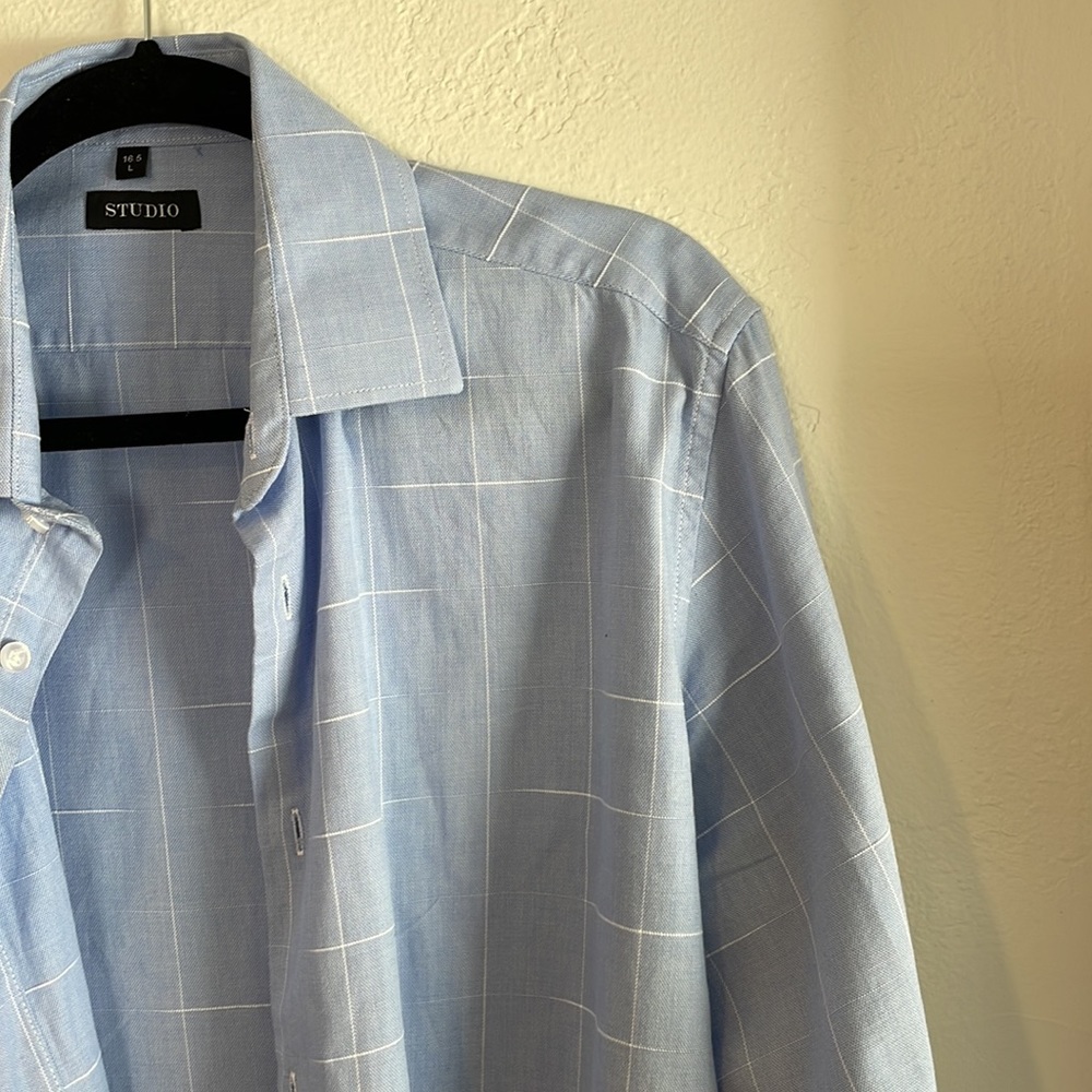 Studio button up - Picture 2 of 3